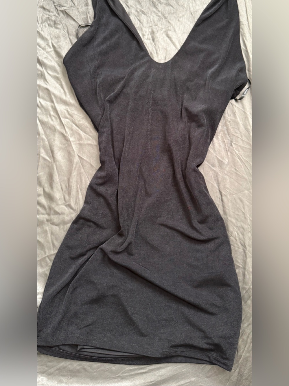 Forever 21 Black V-Neck Sleeveless Camisole